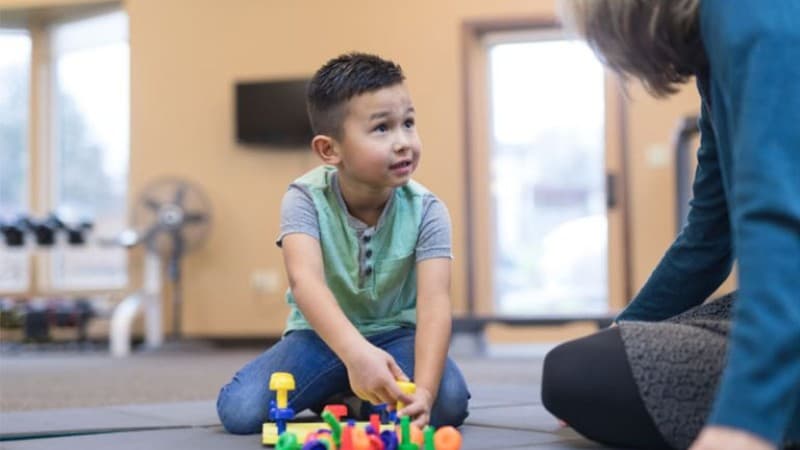 Trẻ tự kỷ từ chối đi học