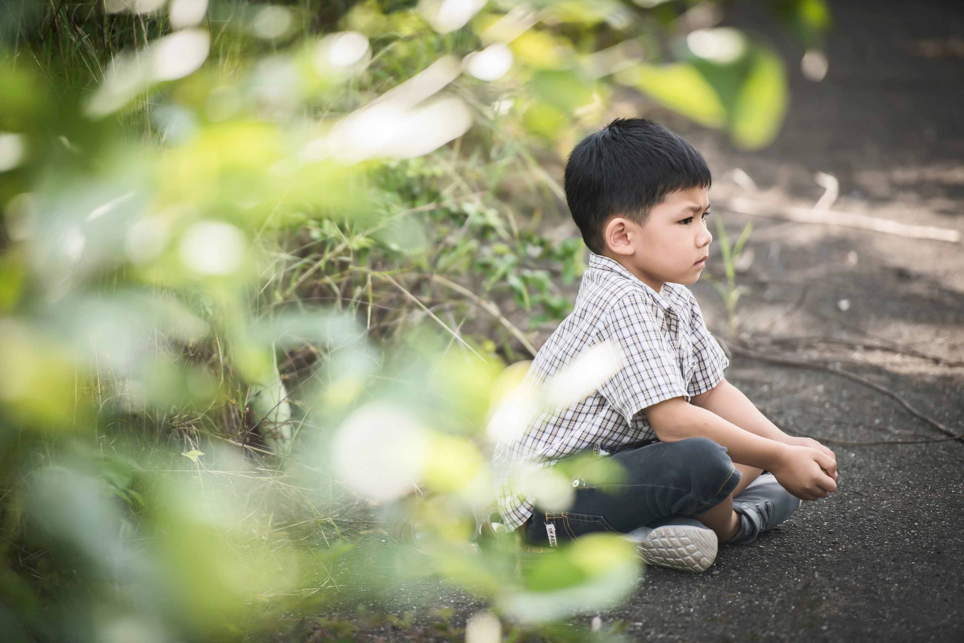 Làm thế nào để can thiệp sớm giúp trẻ chuyển từ chơi một mình sang chơi cùng người khác?